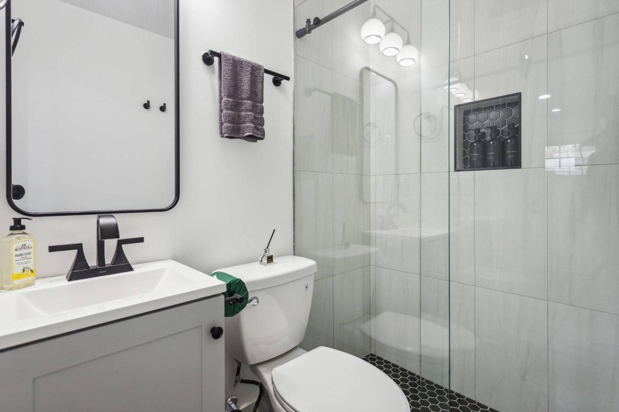 New And Modern 2br *